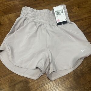 Nike One Dri-FIT Mid-Rise 3" Shorts • XS • Light Violet Ore